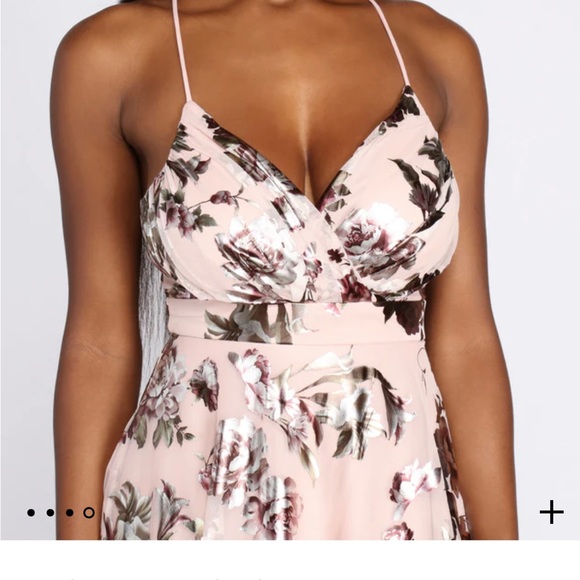 Plunging V-Neckline Pleated Bodice Adjustable Spaghetti Straps Cross At Back - Picture 3 of 3